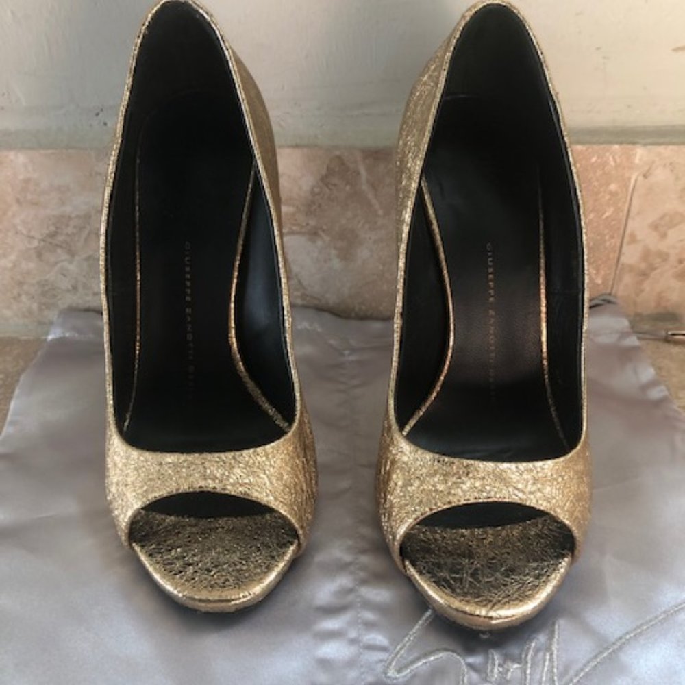 Giuseppe Zanotti Gold Peep-Toe Pump